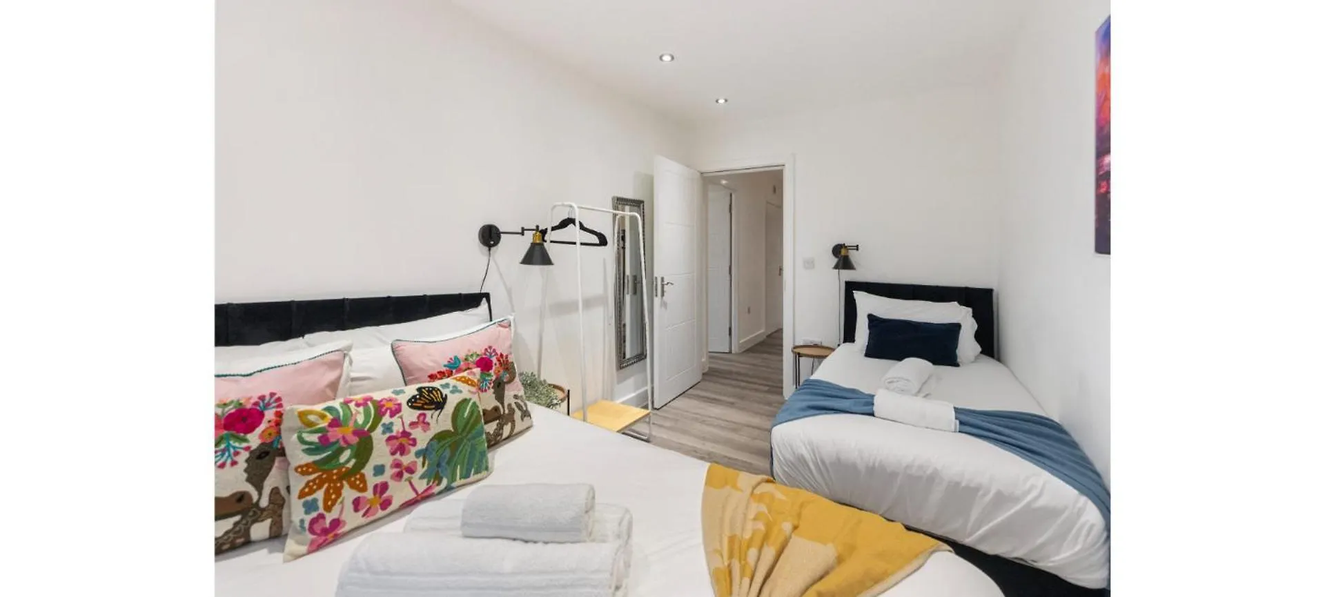 Apartment A Splash Of Color: Spacious & Funky 3-Br Flat London United Kingdom