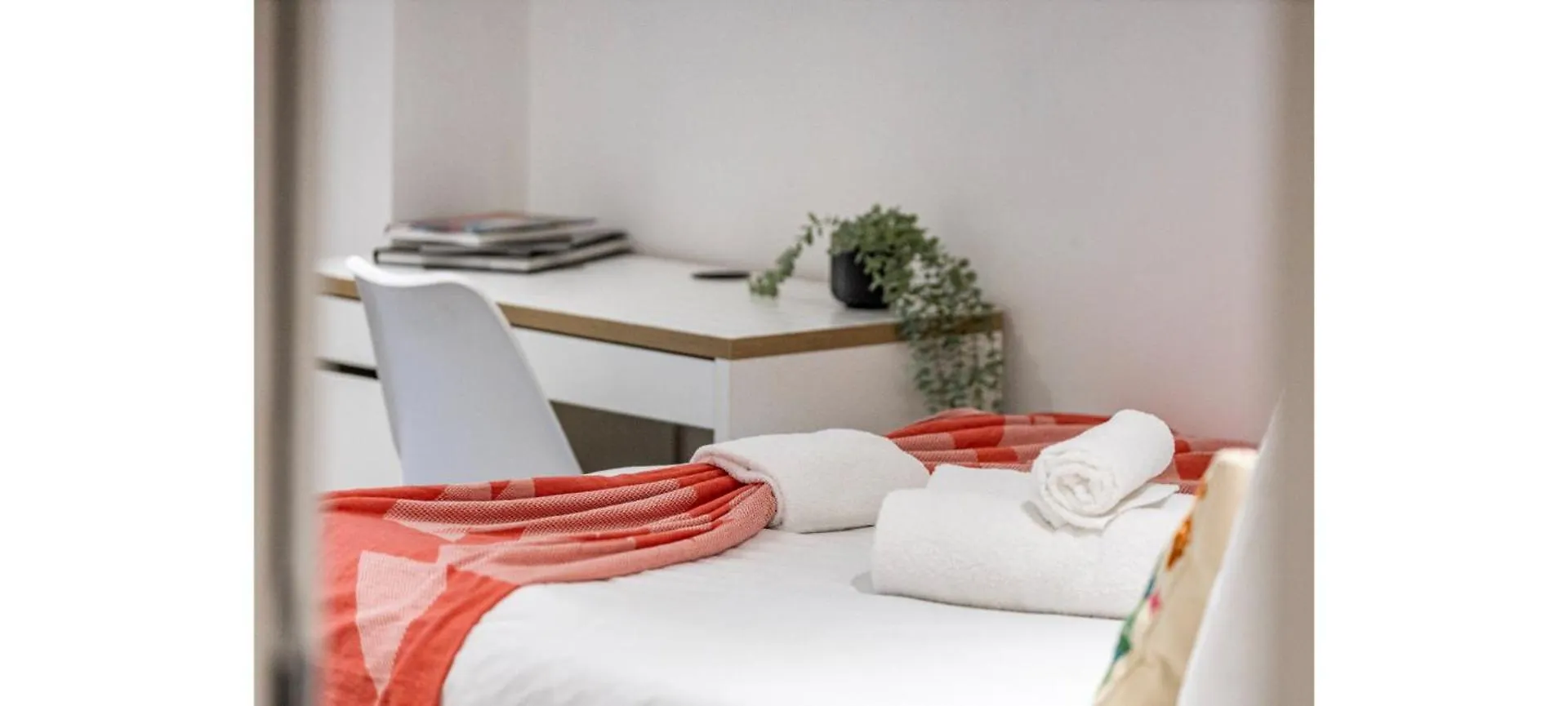 A Splash Of Color: Spacious & Funky 3-Br Flat London United Kingdom